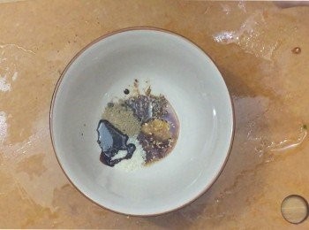 step4: 拿一大碗，將所有<span class="group_3">調味料</span>加入備用