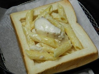 step6: 填入炒好的筆管麵