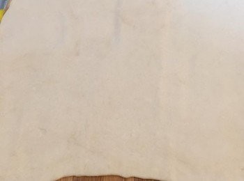 step7: 拿檊麵棍檊平麵糰成為一大片，