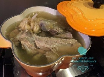 step4: 4.  煮好之後，落老抽同鹽調味，食得！