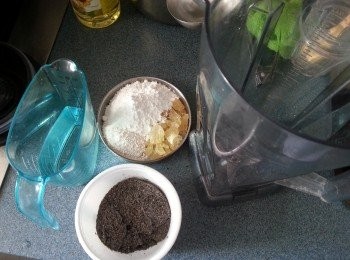 step4: 將所有材料放入攪拌機攪成漿