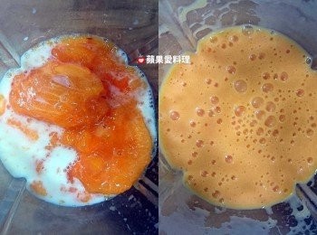 step2: 放入果汁機，倒入牛奶，打勻（這時是好香好濃好好喝的甜杮牛奶哦）。