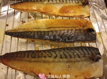 step2: 焗約18至23分鐘,請自己留意魚面的變化。