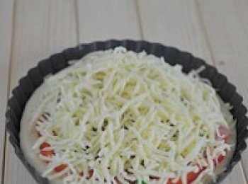 step12: 最上面鋪上馬蘇里拉芝士，入烤箱中層200度烤15分鐘，看到表面的馬蘇里拉芝士融化並上色即可