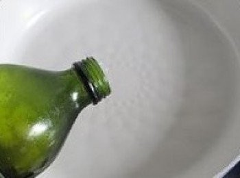 step8: 熱鍋倒入適量的橄欖油