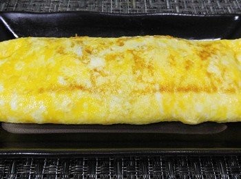 step3: 捲起蛋。。。切片食用!