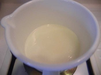 step1: *砂糖與冷水先混合~