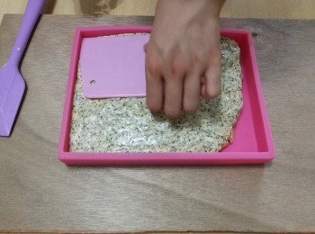 step9: 用牛軋糖塑型工具套裝，把牛軋糖塑成長方型。