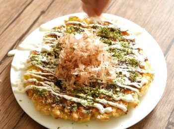 step10: 最後放上柴魚片即成。