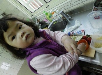 step2: 小廚娘菀荽^^ 取一個可微波的容器 放適量的砂糖