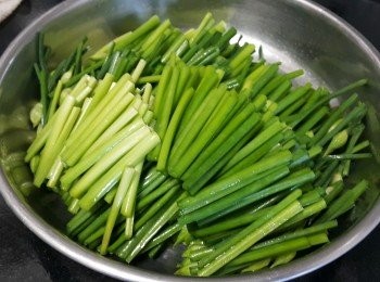 step3: 韮菜花切段