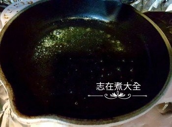 step1: 焗爐預熱220度，將牛油放入鐵鍋中，一同放入焗爐預熱數分鐘