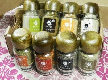 step5: 今天使用的香料是香料共和國的香料，https://www.facebook.com/#!/welcomSpiceLand?fref=ts 一共有八款香料，喜歡什麼口味就加什麼口味