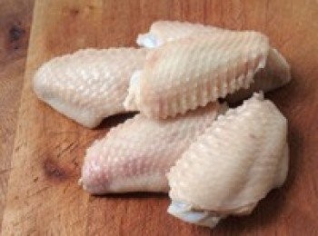 step1: 先用水灼下雞翅