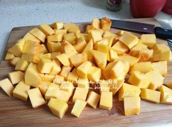 step3: 南瓜切粒 , 薯仔切粒