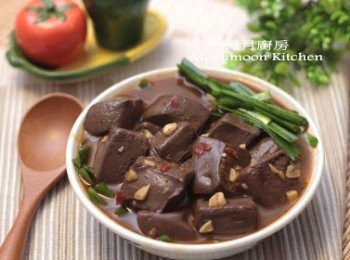 step10: 試味後，加入韮菜兜炒至熟即成。