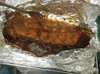 step7: 再拿出肋排，打開錫紙，反轉有肉的一邊向上，再包回錫紙焗多15分鐘