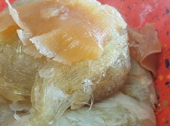 step4: 再加入急凍金勾翅煲半小時。