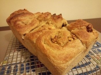 step4: 可在入爐前再加上少許楓糖在麵糰表面，放入已預熱焗爐，用180度焗25分鐘即成。