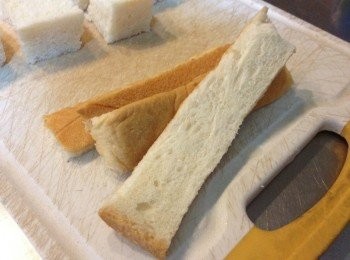 step2: 吐司邊留著備用