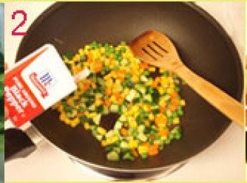 step4: 最後撒上炒熟的松子仁炒勻即可