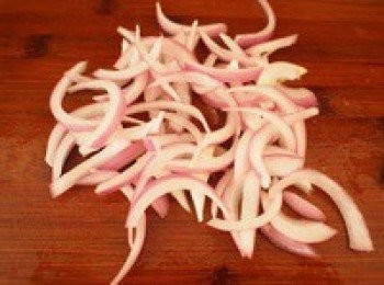 step2: 洋蔥切成條