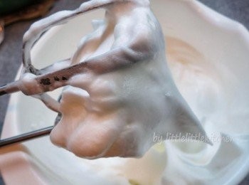 step1: 打起蛋白和砂糖