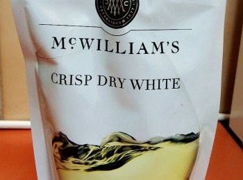 step3: 若見有少許乾，就加少許白酒，再攪勻，轉中火煮20 mins，中途再見乾，就加少許水，20 mins後會變成啡色。