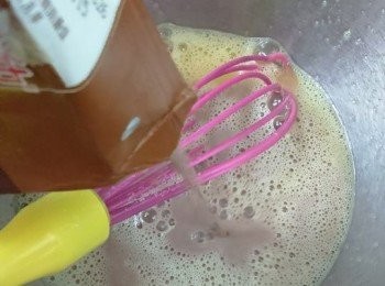 step3: 倒入朱古力牛奶拌勻