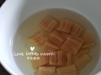 step1: 瑤柱洗淨後, 用清水浸過夜至軟身 (保留瑤柱水)