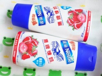 step16: 我的聰明選擇【鷹牌煉奶】~ 產品特色：★ 歐洲原裝進口★ 100%優質牛奶製成★ 聰明開口設計，擠壓不回沾★ 每罐鈣質含量相當於5杯200毫升鮮奶