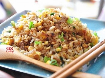 step5: 沒有大魚大肉的功夫料理，只憑一個想念與記憶中的簡單幸福味....香噴噴起鍋囉!獻給大家-阿麽的古早味【菜圃蛋炒飯】