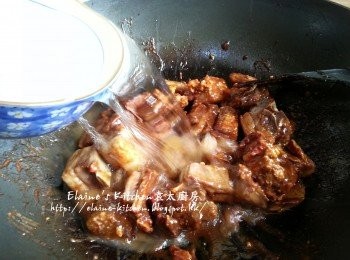 step6: 加入<span class="group_2">調味料</span>拌勻 , 再加入3碗水份量拌勻用中火煮滾