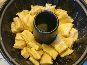 step6: 八份平均放進戚風模中