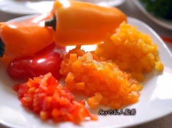 step2: 彩色甜椒切細丁(適量)