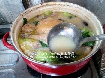 step10: 轉用中火滾多3分鐘 , 食時將雞剪開即可