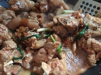 step8: 炒約5-10分鐘，(我轉了煲炆)開始炆