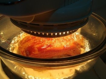 step7: 開動光波爐200度繼續烤15分鐘， 期間掃一次<span class="group_3">掃料</span>