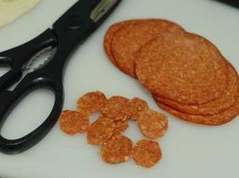 step2: 將莎樂美腸剪成小圓塊