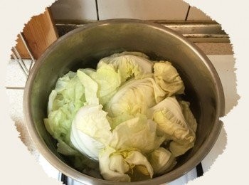 step2: 將大白菜煮至熟透。
