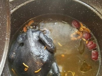 step2: 所有材料放入滾水煲三小時
