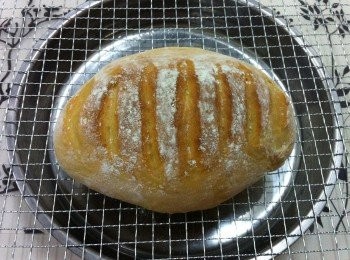 step6: 10分鐘前預熱烤箱180度，把處理好的麵團送進烤箱，烤25分鐘左右即可。