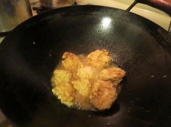 step3: 下锅炸至金黄既可。