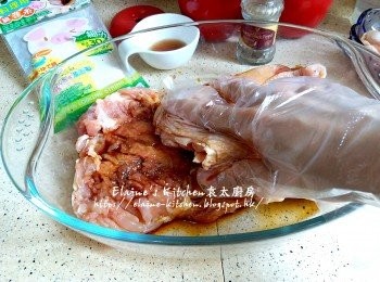 step1: <a href="https://bit.ly/2ZxapeY" target="_blank" data-keyword="雞扒" class="guide-link"><strong>雞扒</strong></a> <span style="display:inline-block;vertical-align:middle;margin-top:-3px;color:initial;border-radius:3px;padding:2px 3px;font-size:12px;line-height:14px;background:#87d300;color:#fff;">即買</span> 洗淨 , 用刀背剁一剁塊<a href="https://bit.ly/2ZxapeY" target="_blank" data-keyword="雞扒" class="guide-link"><strong>雞扒</strong></a> <span style="display:inline-block;vertical-align:middle;margin-top:-3px;color:initial;border-radius:3px;padding:2px 3px;font-size:12px;line-height:14px;background:#87d300;color:#fff;">即買</span>  , 放入器皿內加入<span class="group_2">醃料</span>拌勻
