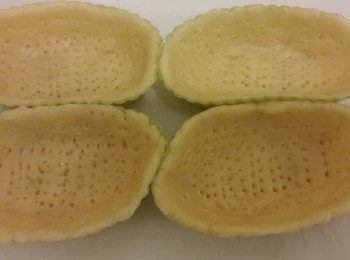 step7: 第二次焗製用膠模焗製的芝士<span class="group_1">撻</span>，我選用膠模焗製,焗模唔洗搽牛油同埋容易脫模,不過好似口感無敢香脆。