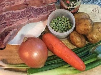 step1: 蔬果洗淨備用；牛小排需退冰。