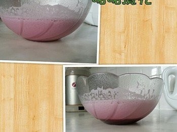 step2: 用手提打蛋器打大约三分鐘到。。。靜待五分鐘。。盛載器皿用少許熟油抺勻。。見到分開兩層後。。