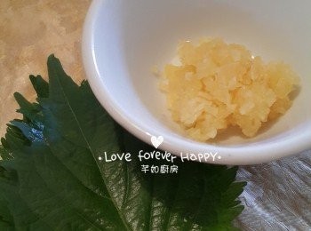 step2: 紫蘇葉洗淨切碎, 蒜頭剁成蓉