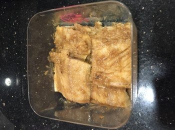 step2: 2.將所有<span class="group_2">醃料</span>均勻攪拌，再搽在鯖魚肉上，醃過夜