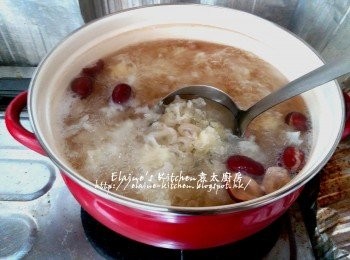 step3: 用中火煮滾拌一拌勻煲內材料 , 再蓋上蓋繼續用中火煲20分鐘